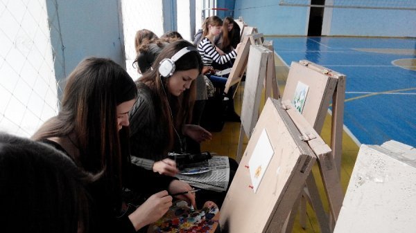 У Володимирі-Волинському продавали картини, щоб купити одяг військовим. ФОТО