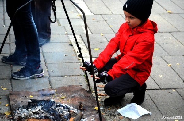  У Луцьку Романюк варив борщ на фестивалі їжі. ФОТО