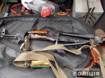 На Закарпатті затримали озброєного лучанина. ФОТО