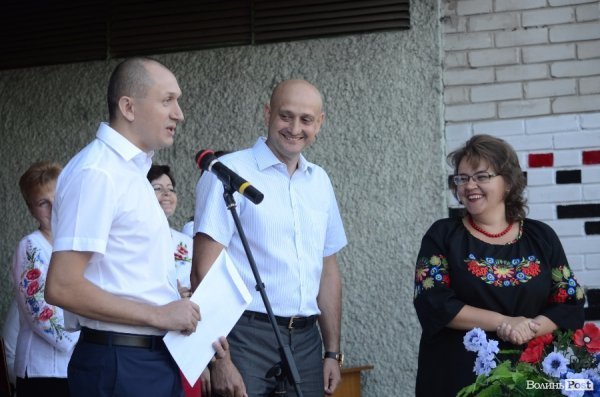 Перший дзвоник у луцьких школах. ФОТОРЕПОРТАЖ