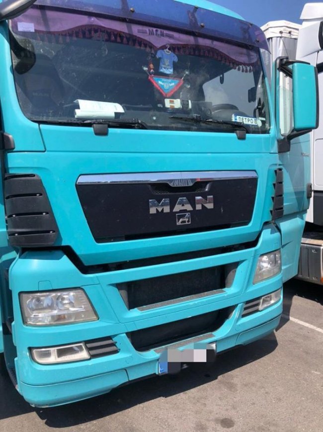 Волинські прикордонники вилучили «ліві» IPhone та Samsung майже на пів мільйона. ФОТО