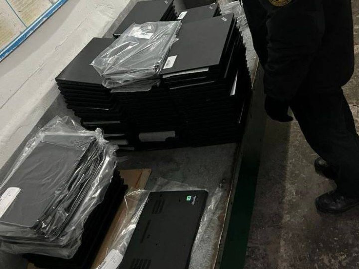 У волинянина на митниці вилучили ноутбуки на мільйон