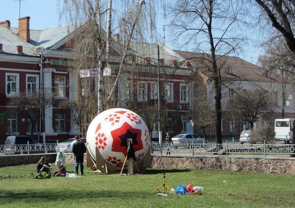 Диво-писанка у Житомирі. Фото news.city.zt.ua