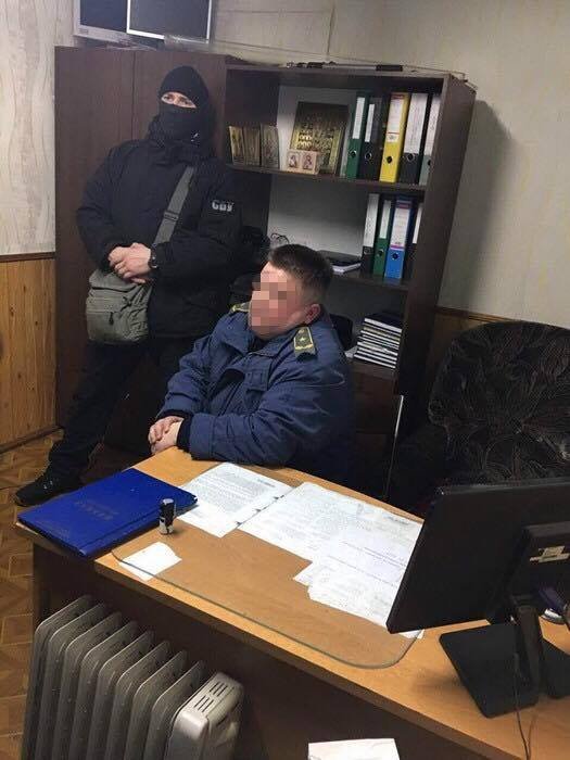 У волинських митників-хабарників знайшли 300 тисяч