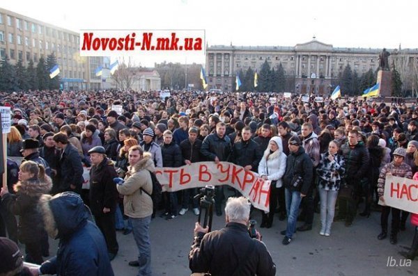 На мітинги в підтримку Оксани Макар вийшли тисячі людей