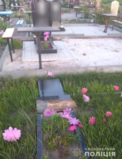 На Харківщині діти заради розваги пошкодили 13 могил. ФОТО
