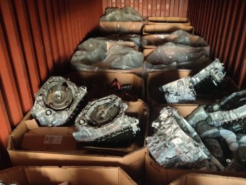 Через «Ягодин» намагалися незаконно провезти 16 тонн автозапчастин