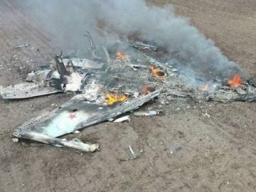 Українські військові знищили два літаки, вертоліт та підбили повітряний пункт управління росіян