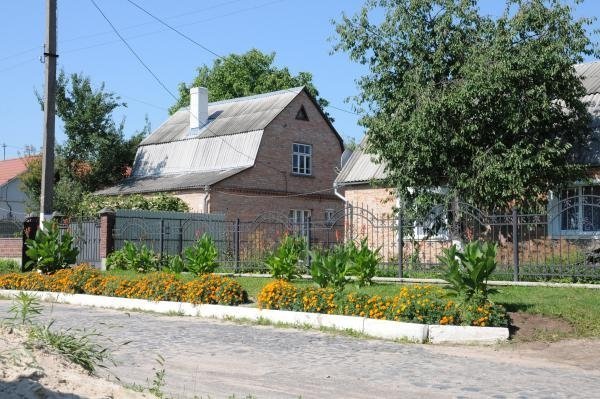 Як квітне райцентр на Волині. ФОТО