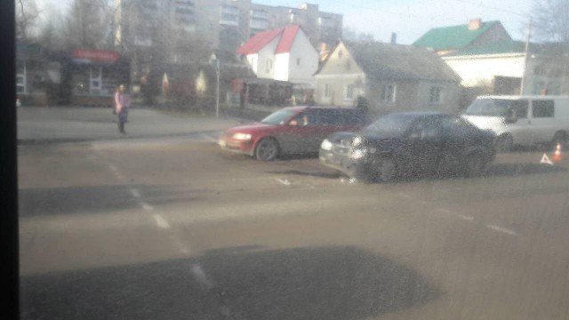 Аварія в Луцьку: не розминулися легковики. ФОТО