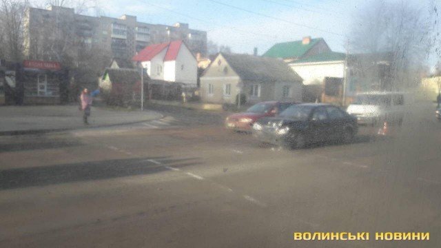 Аварія в Луцьку: не розминулися легковики. ФОТО