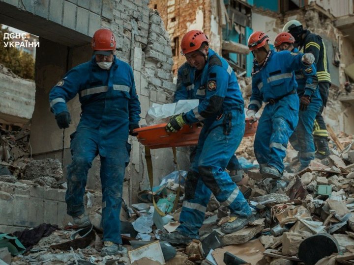 Кількість загиблих унаслідок удару по Києву знову зросла