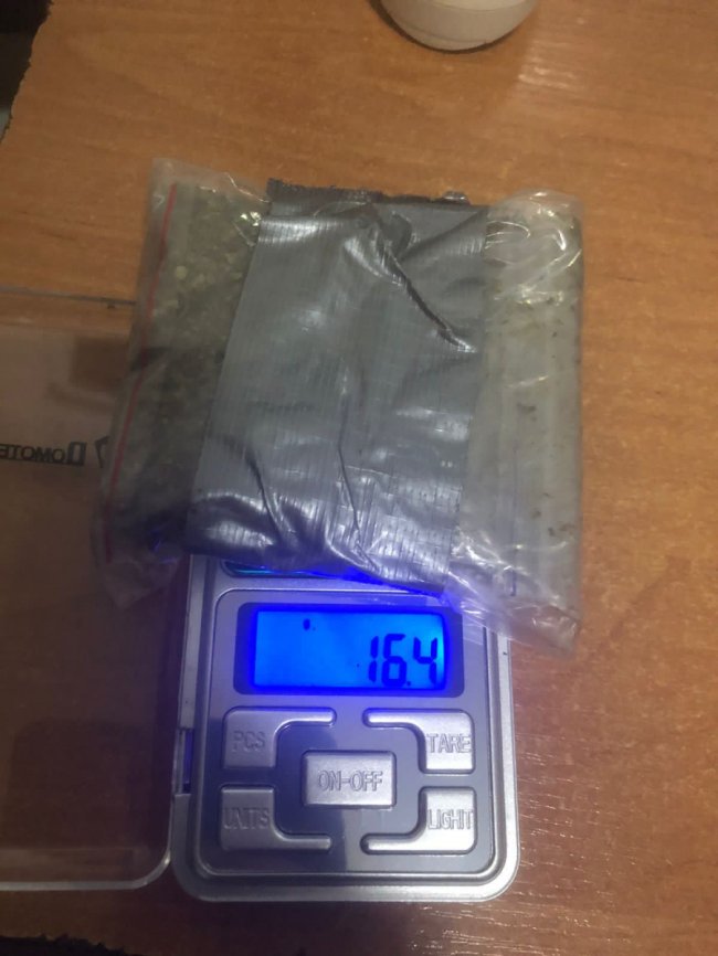 В «Устилузі» затримали водія, який намагався провезти наркотики в повітряному фільтрі  буса. ФОТО