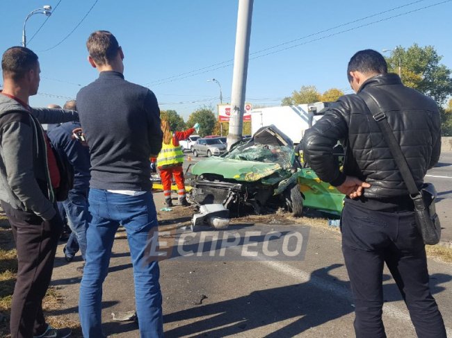 Жахлива аварія у Києві: є загиблі і травмовані. ФОТО