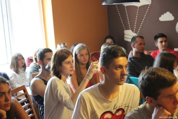 У луцькому кафе - вечір акустичної музики. ФОТО