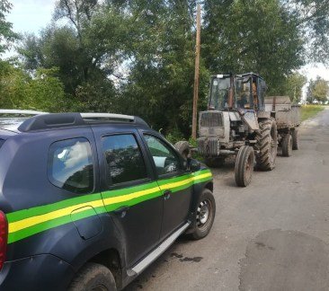 Волинські лісівники зловили двох чоловіків, які перевозили цінну деревину. ФОТО