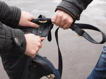 На Волині у жінки викрали сумку, а «решту» - повернули 