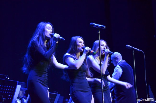 Новорічні хіти та казкова енергетика: як лучан розважали LeoBand Orchestra. ФОТОРЕПОРТАЖ