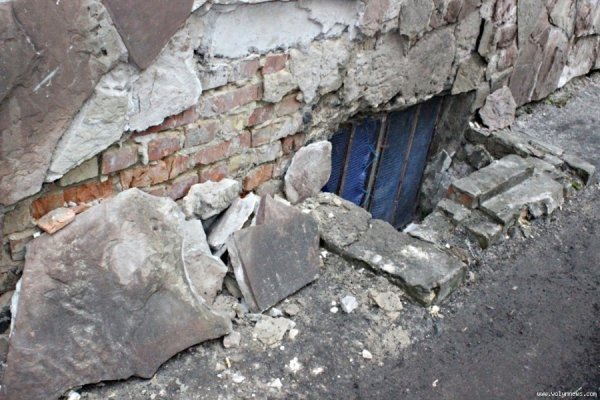 Будинок у центрі Луцька 50 років стоїть без ремонту, ‒ жителі. ФОТО