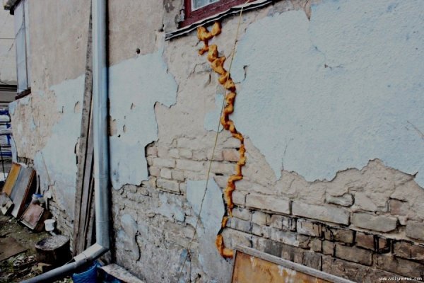 Будинок у центрі Луцька 50 років стоїть без ремонту, ‒ жителі. ФОТО