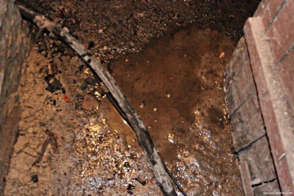 Будинок у центрі Луцька 50 років стоїть без ремонту, ‒ жителі. ФОТО