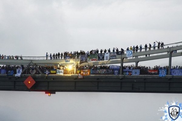 Як ультрас «підпалили» міст у Києві. ФОТО