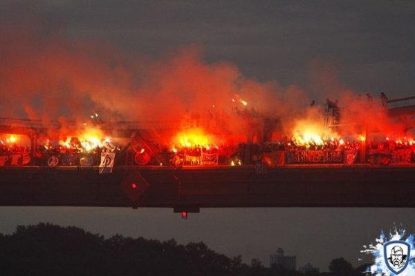 Як ультрас «підпалили» міст у Києві. ФОТО
