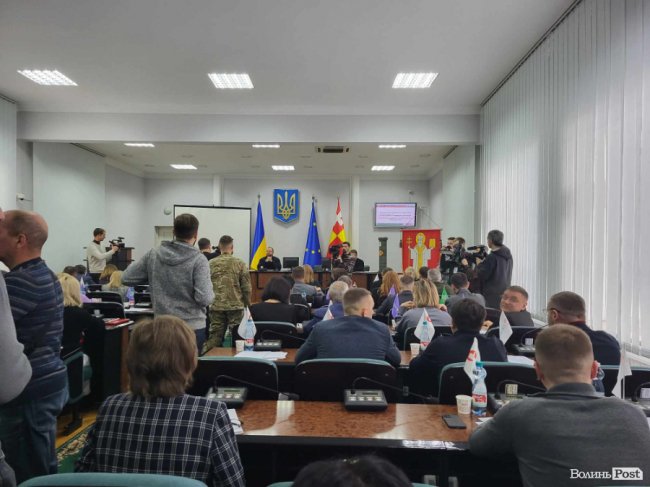 На сесію Луцькради прийшли військові: вимагають 1,5 мільярда гривень на підтримку ЗСУ. ФОТО