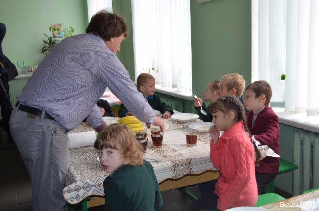 Перше, друге та компот: як у Луцьку харчуються особливі діти