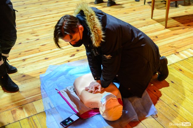 У Луцьку вчили надавати домедичну допомогу. ФОТО