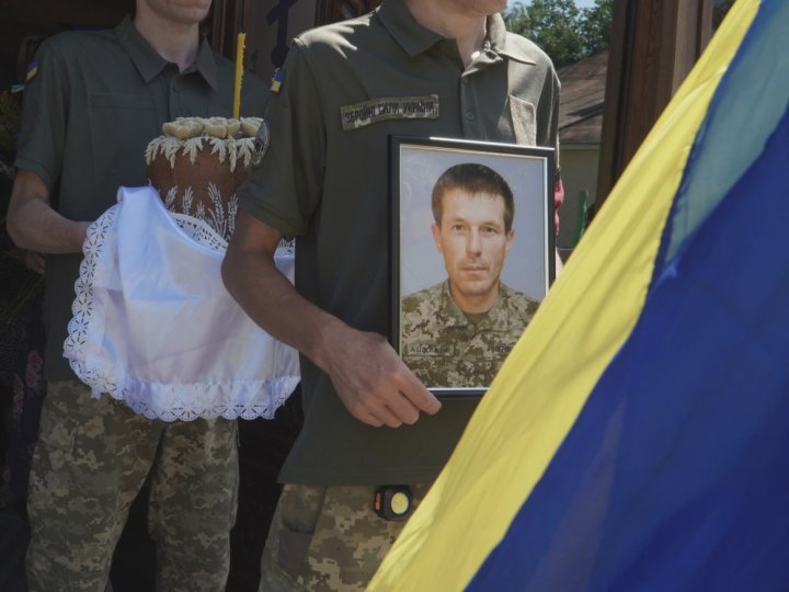 Протягом довгих 9 місяців рідні надіялися: на Волині попрощалися з Героєм Павлом Кущаком