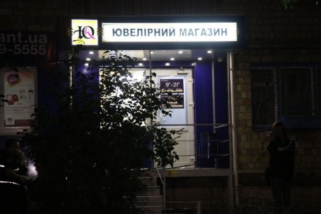 Невідомі вбили охоронця та пограбували ювелірний магазин. ФОТО. ВІДЕО