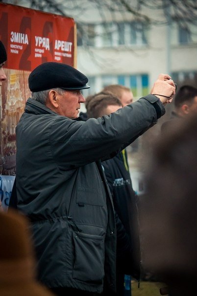 Як у Луцьку «Беркут» ставав на коліна. ФОТО