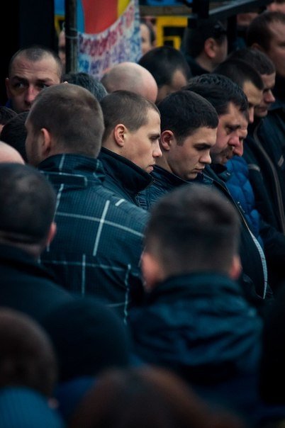 Як у Луцьку «Беркут» ставав на коліна. ФОТО