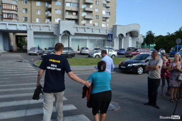 Матері військових під облрадою вимагають ротації в зоні АТО. ФОТО