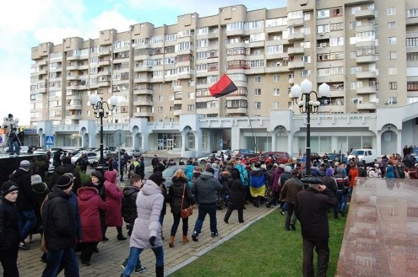 Другий день Нового Майдану у Луцьку. ФОТО