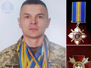 Пораненим прикривав відхід побратимів з місця бою: волинянина нагородили двома орденами