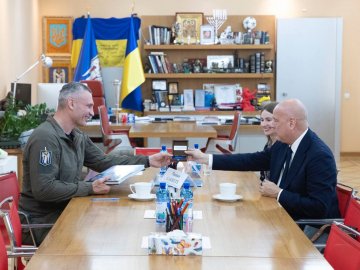 «Україна б’ється за безпеку всієї Європи», –  Кличко обговорив допомогу Україні на зустрічі з Генсеком «Спільноти демократій» 