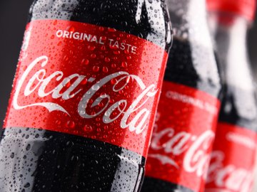 Після гучного скандалу Coca-Cola таки йде з російського ринку 