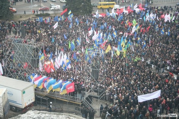 «Вставай, Україно» у Луцьку: обличчя протесту. ФОТО