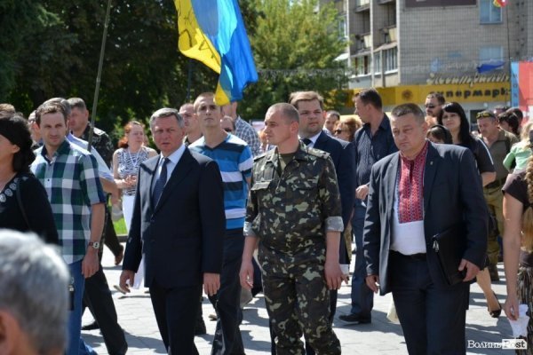 Луцьк попрощався із бійцем батальйону «Айдар», що загинув на Сході. ФОТО