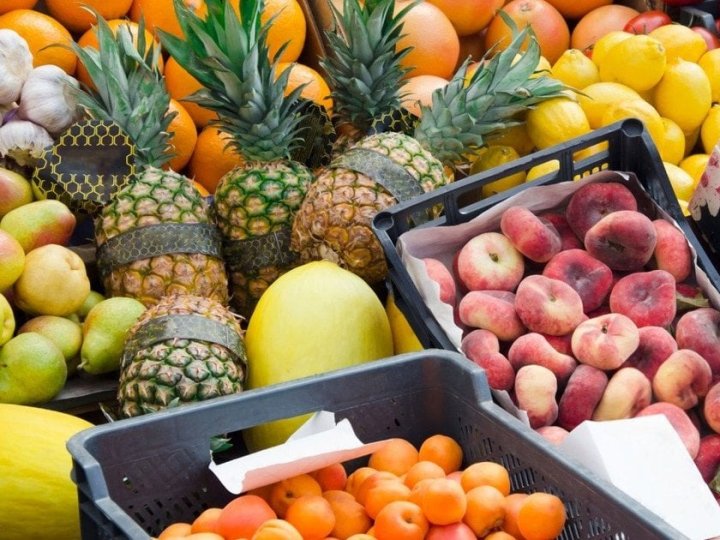Овочі дешевшають, а фрукти дорожчають: як змінилися ціни на ринках України