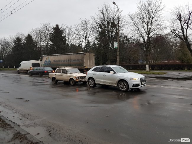 Аварія у Луцьку: ВАЗ в'їхав у Audi