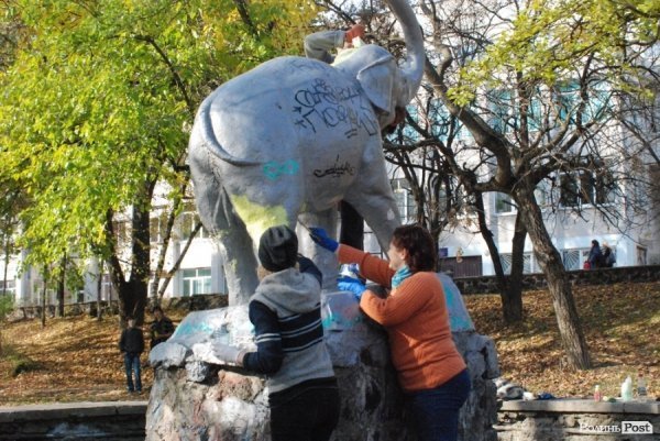 Луцького слоника перефарбували. ФОТО