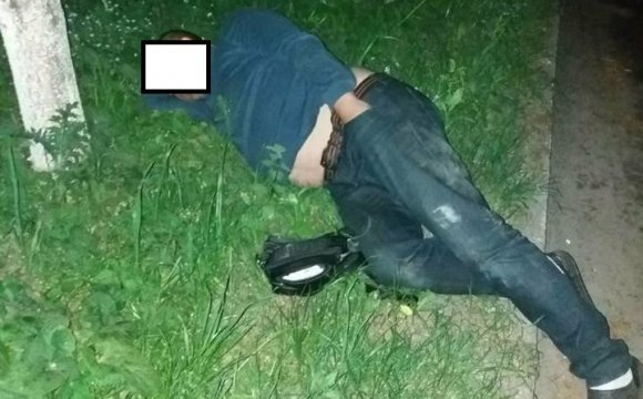 У Луцьку виявили нетверезого чоловіка з повною барсеткою грошей. ФОТО