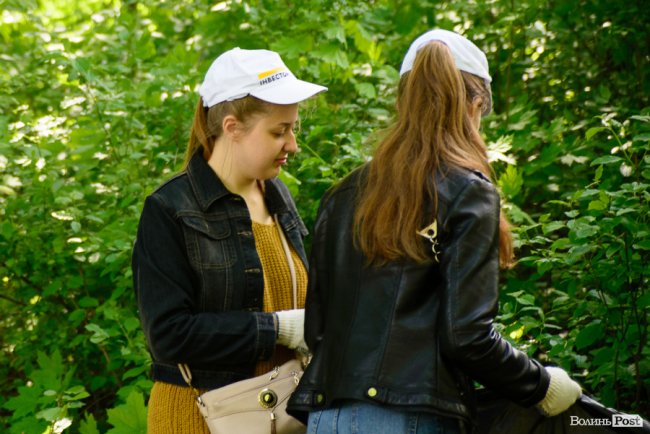 «Це може бути суперлокація»: «Інвестор» влаштував толоку у ботанічному саду на Потебні. ФОТО*