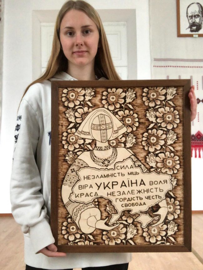 Волинянка малює картини вогнем та металом. ФОТО