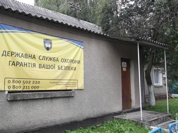 У місті на Волині на установах забули вивісити державні прапори? ФОТО