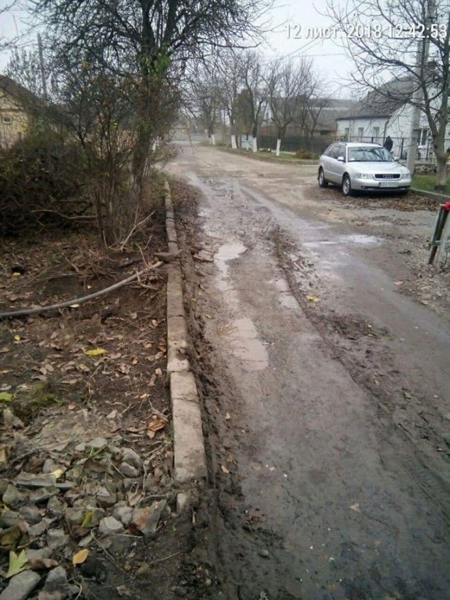 У Луцьку зловили мешканців, які зливали нечистоти на дорогу