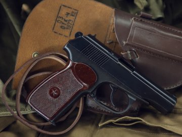 Волинському прикордоннику зменшили зарплату за випадковий постріл у колегу